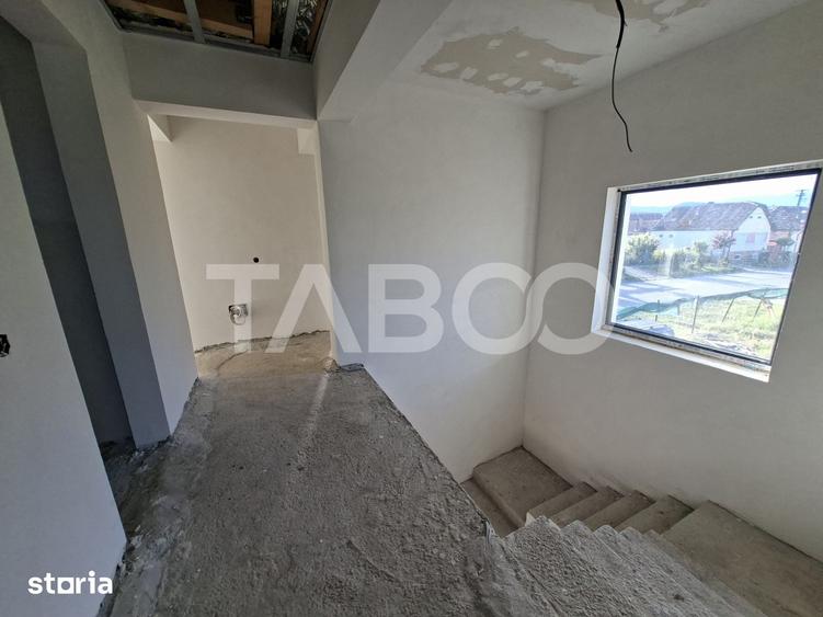 Casă cu 4 camere decomandat cu Teren 300 Mp în Șelimbăr