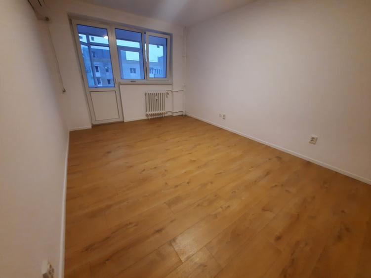 Apartament cu 3 camere decomandat în Doamna Ghica