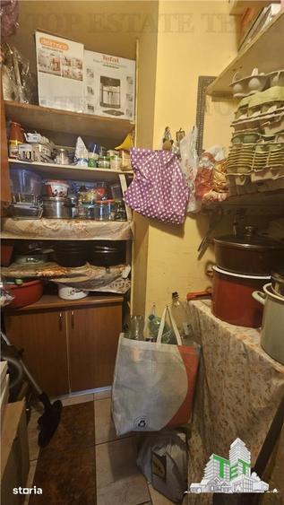 Apartament cu 4 camere semidecomandat în Crângași
