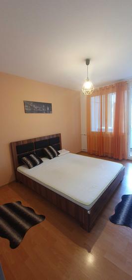 Apartament cu 3 camere semidecomandat în Valea Ialomiței