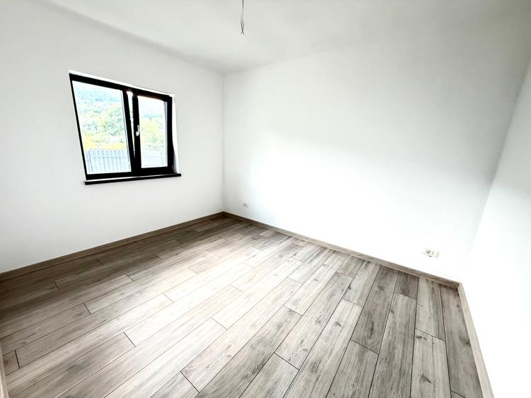 Casă cu 4 camere cu Teren 400 Mp în Hemeiuș