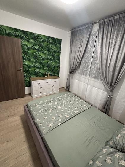 Apartament cu 3 camere semidecomandat în Republicii