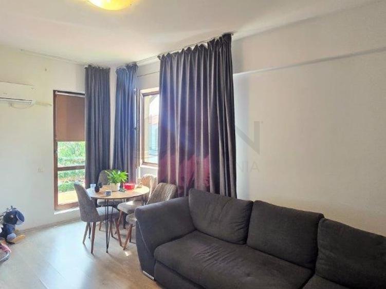 Apartament cu 3 camere decomandat în Jiului