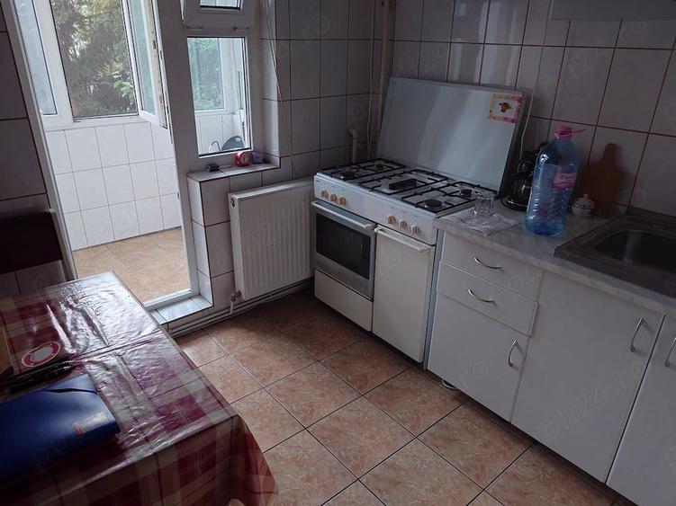 Apartament cu 3 camere decomandat în Popa Șapcă