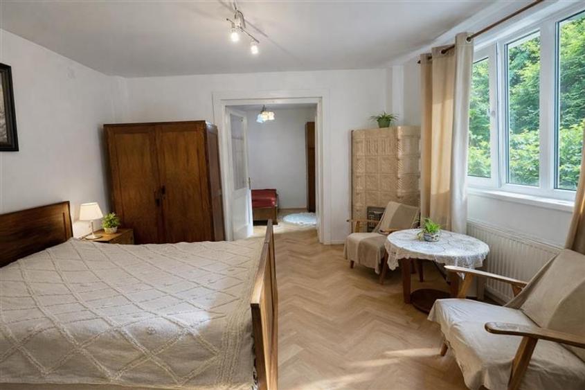 Casă individuală cu 4 camere cu Teren 150 Mp în Central