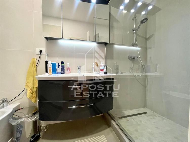 Casă individuală cu 6 camere cu Canalizare în Crișan