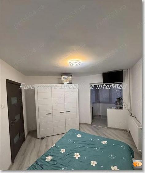 Apartament cu 2 camere decomandat în Far