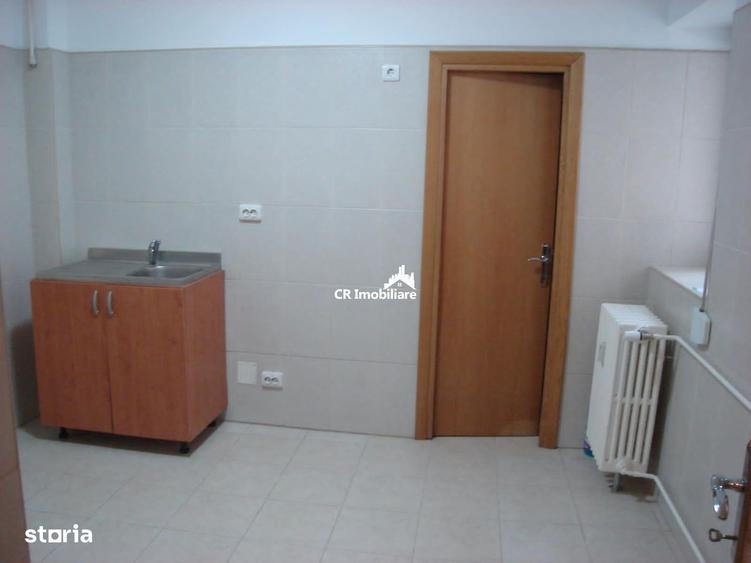 Apartament cu 4 camere decomandat în Calea Călărașilor