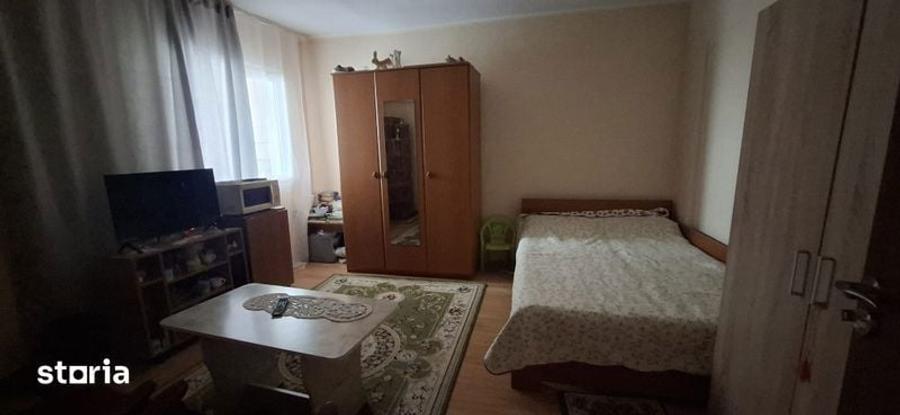 Apartament cu 3 camere decomandat în Gugești