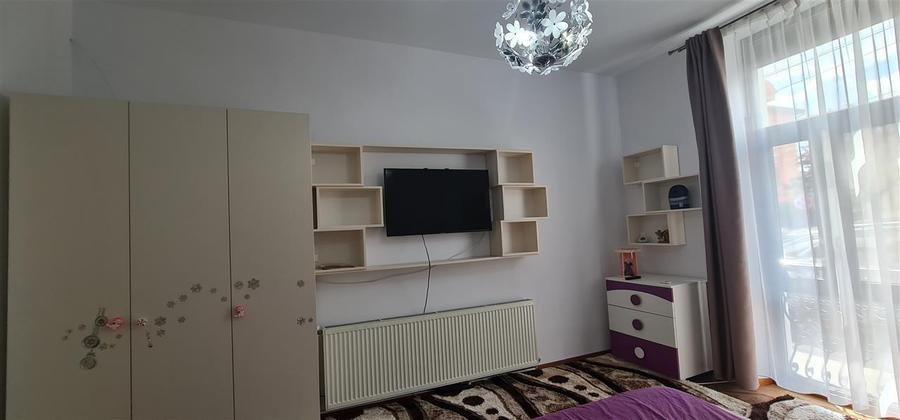 Apartament cu 2 camere semidecomandat, mobilat în Pârneava