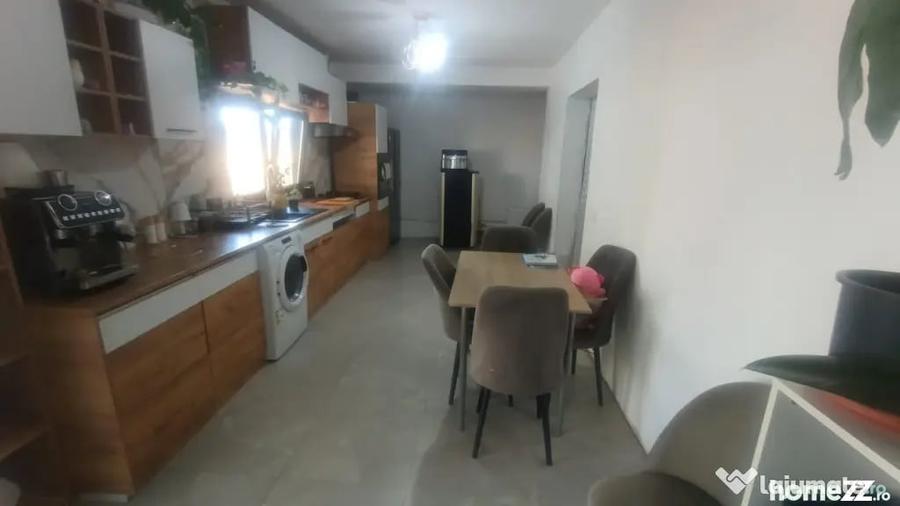 Casă cu 5 camere cu Teren 332 Mp în Central
