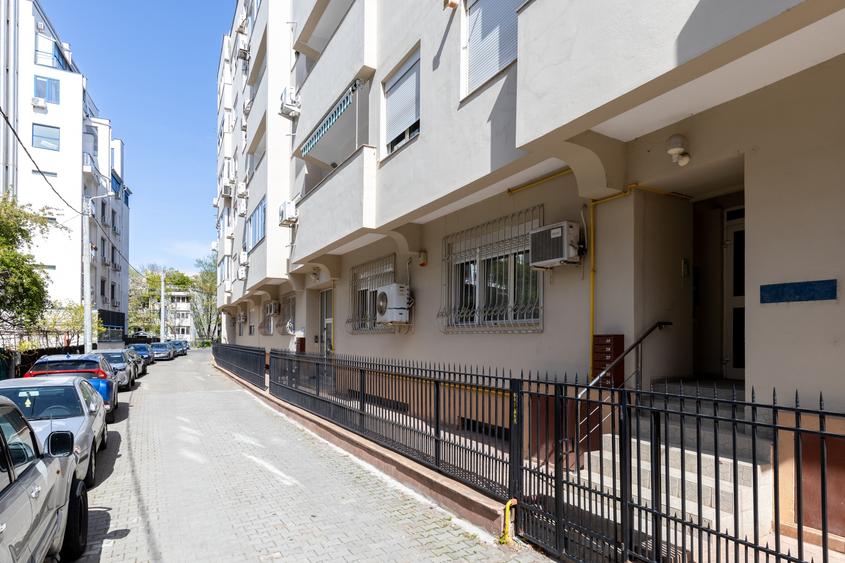 Apartament cu 2 camere semidecomandat, mobilat în Clucerului