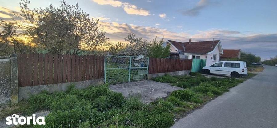 Casă cu 2 camere cu Teren 1900 Mp în Copăcel