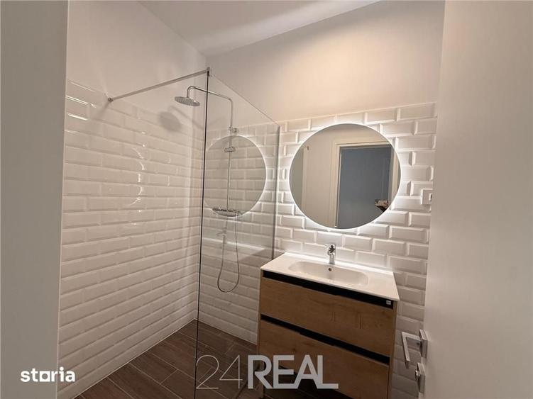 Apartament cu 4 camere decomandat în Central