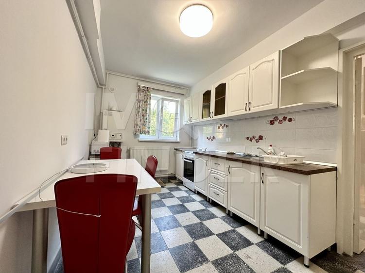 Apartament cu 3 camere decomandat, mobilat în Central