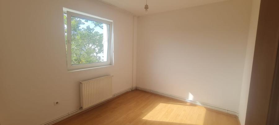 Apartament cu 3 camere în Aurel Vlaicu