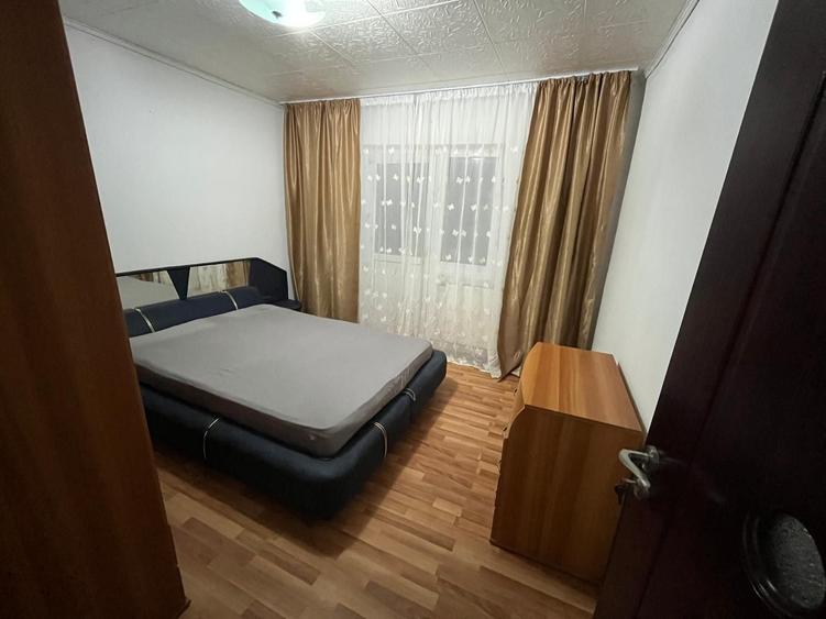 Apartament cu 3 camere decomandat în Exterior Vest