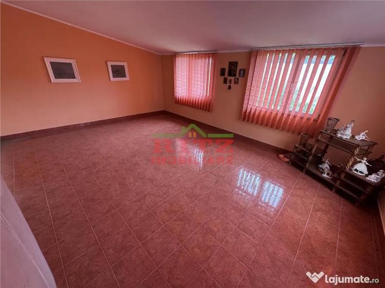 Casă cu 7 camere cu Teren 938 Mp în Orașul de Jos