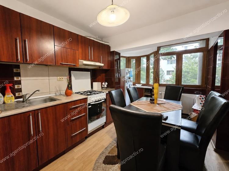 Apartament cu 3 camere decomandat în Siderurgiștilor