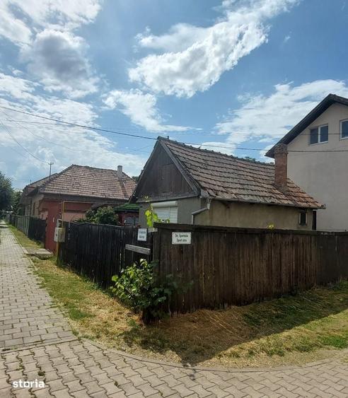 Casă cu 2 camere cu Teren 483 Mp în Criș