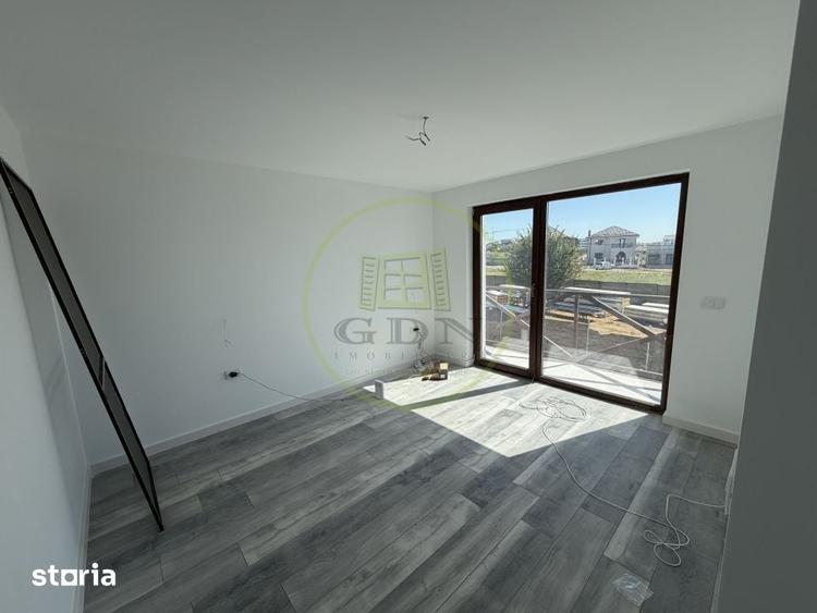 Casă cu 5 camere cu Teren 246 Mp în Malu Mare