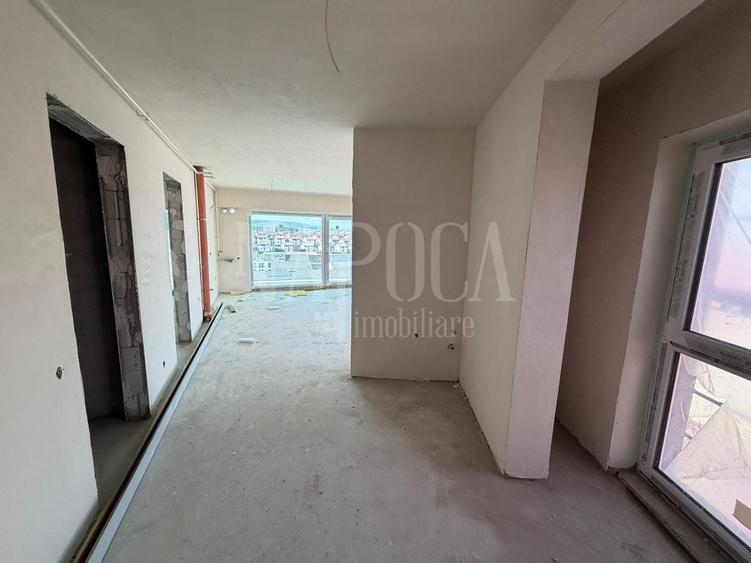 Apartament cu 2 camere semidecomandat în Sopor