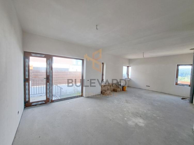 Duplex cu 4 camere cu Canalizare în Florești