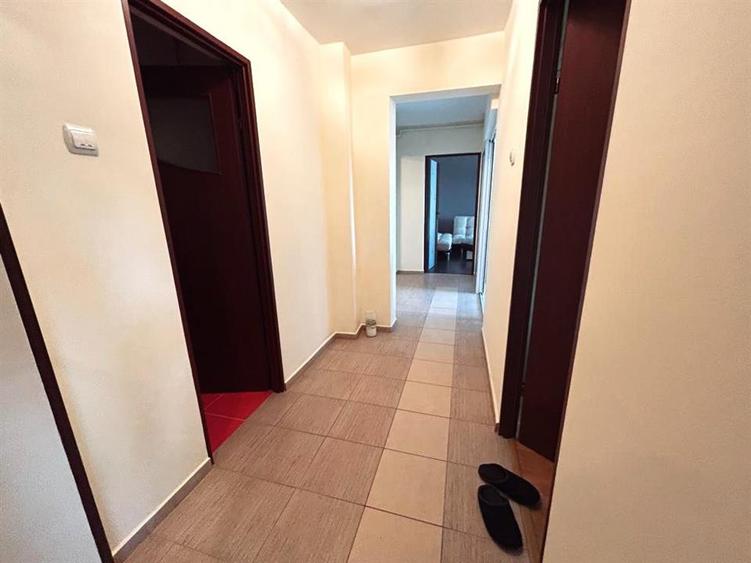 Apartament cu 3 camere decomandat în Cantacuzino