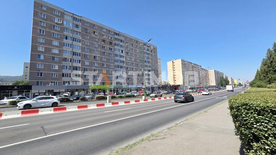 Apartament cu 3 camere decomandat în Calea București