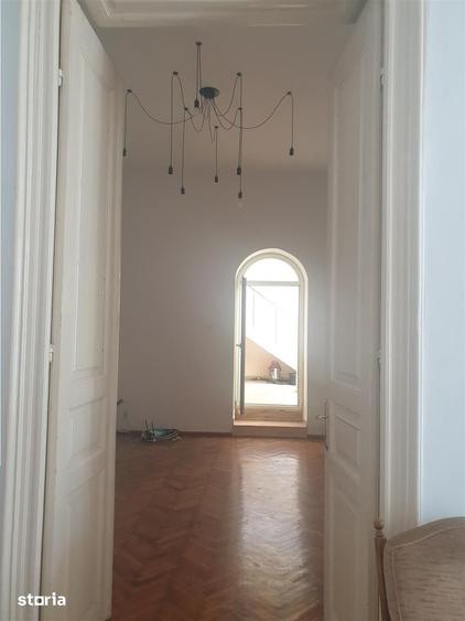 Casă cu 7 camere cu Teren 400 Mp în Siloz
