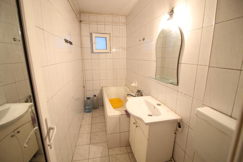 Apartament cu 2 camere decomandat în