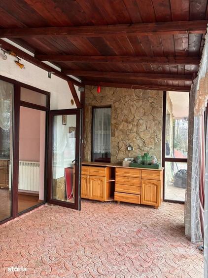 Casă cu 4 camere în Central