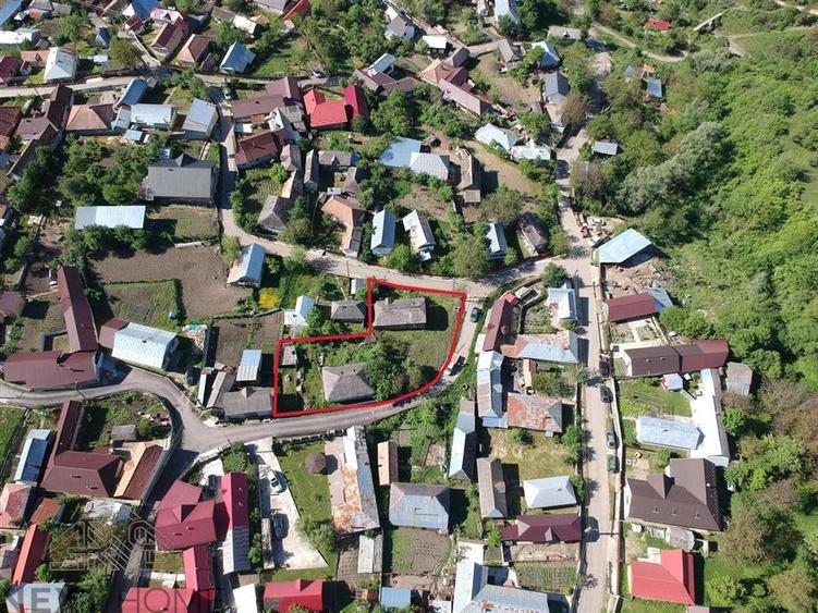 Casă cu 4 camere cu Teren 1000 Mp în Hăulișca