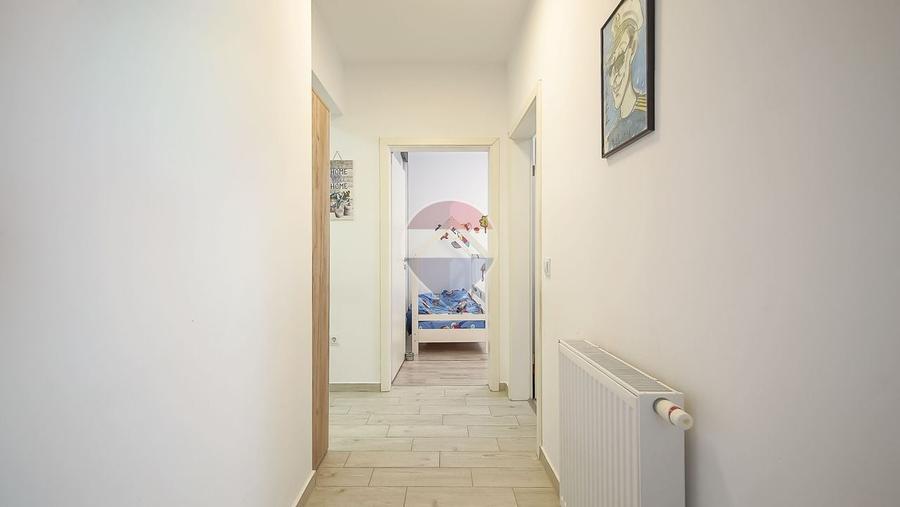 Apartament cu 3 camere decomandat în Tractorul