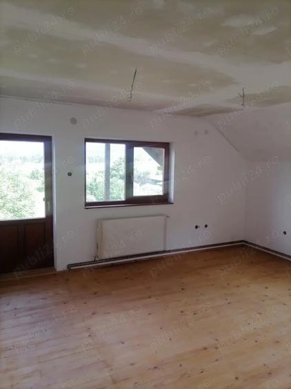 Casă cu 3 camere în Curtea de Argeș