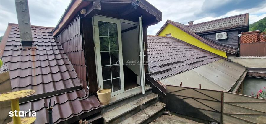 Casă cu 10 camere cu Teren 32.18 Mp în Muncitoresc
