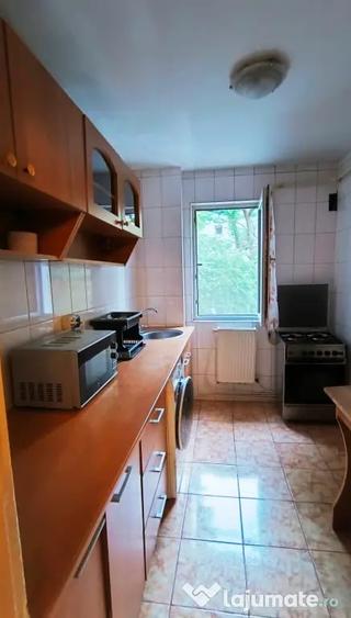 Apartament cu 2 camere semidecomandat în Podul de Piatră