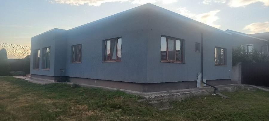 Casă cu 3 camere în Dezmir