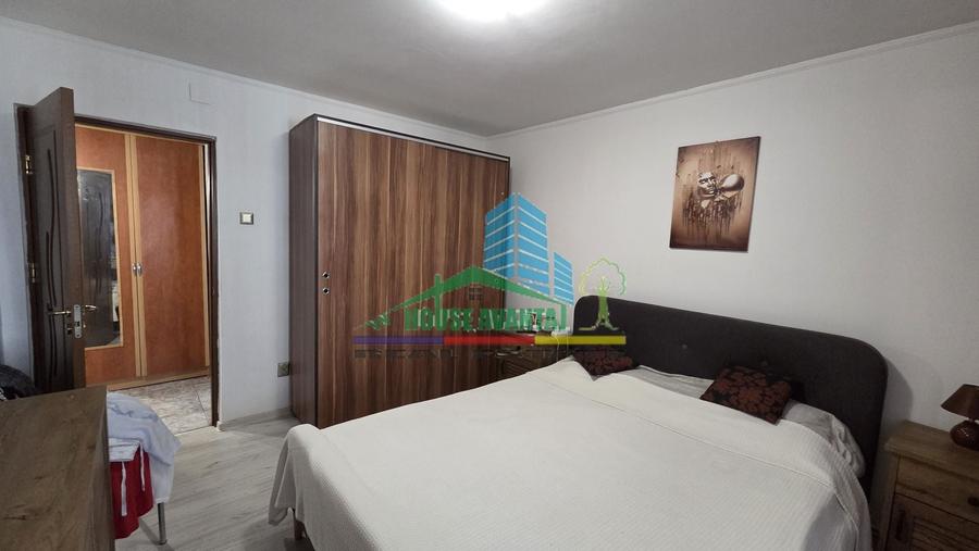 Apartament cu 3 camere decomandat, mobilat în Brăilei
