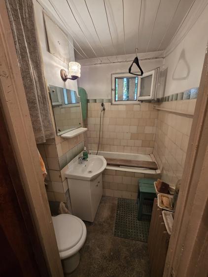 Apartament cu 4 camere decomandat în Teiul Doamnei