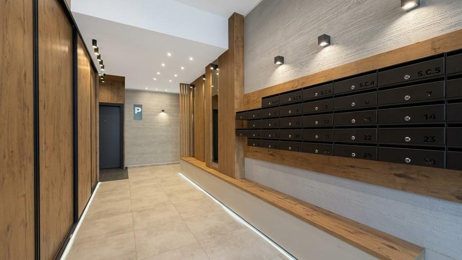 Apartament cu 2 camere decomandat în Tractorul