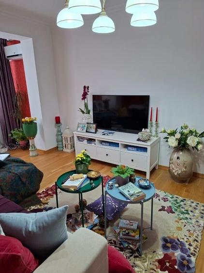 Apartament cu 2 camere decomandat, mobilat în Central