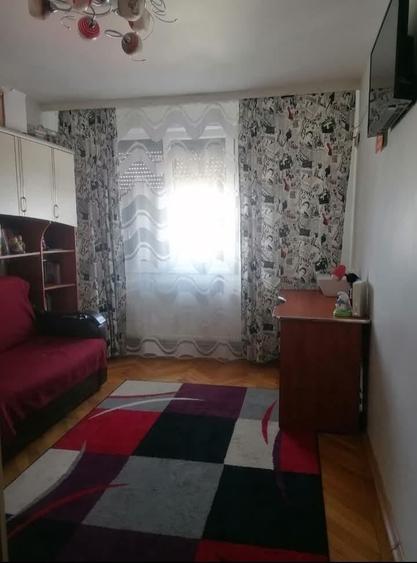 Apartament cu 3 camere decomandat în Mazepa 2