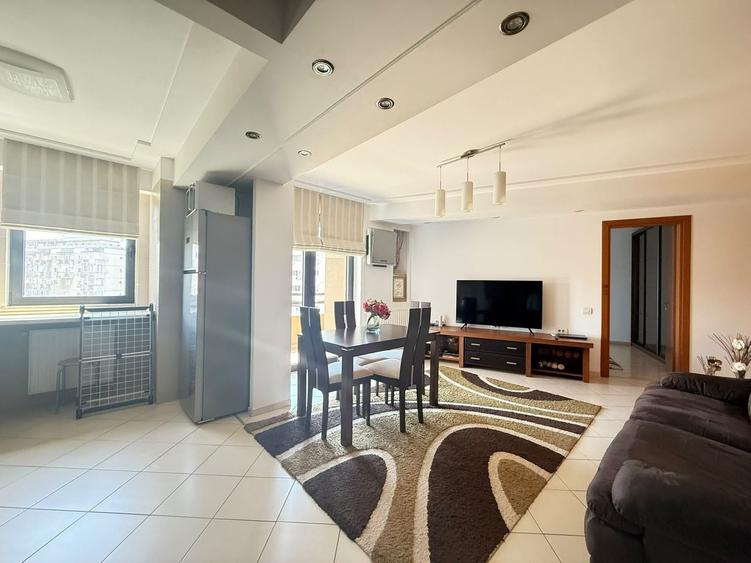 Apartament cu 3 camere semidecomandat în Decebal