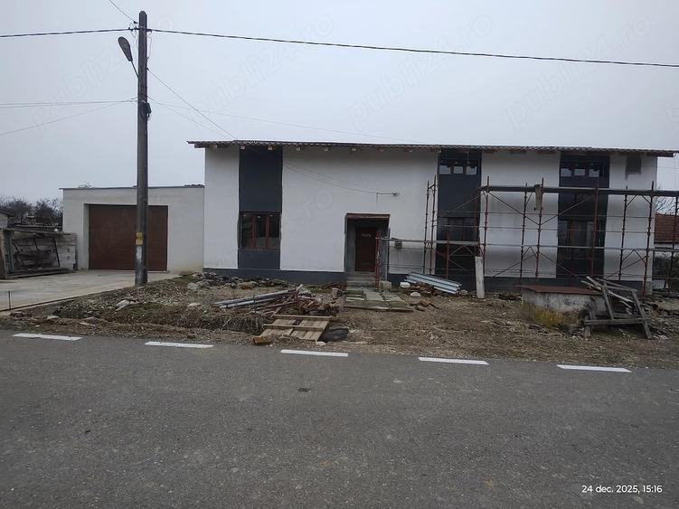 Casă cu 8 camere cu Teren 2800 Mp în Maciova