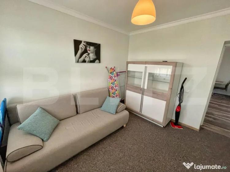 Apartament cu 3 camere semidecomandat în Plaiul Vulcanești