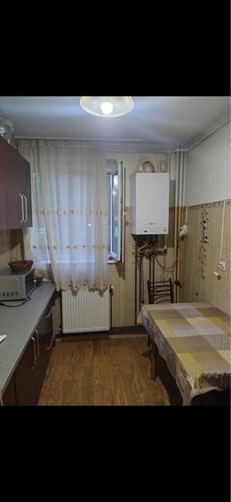 Apartament cu 3 camere decomandat în Radu Negru