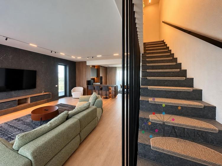 Apartament cu 4 camere decomandat, mobilat în Central