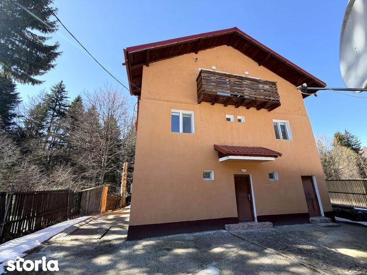Casă cu 9 camere cu Teren 515 Mp în Central