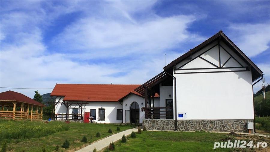 Casă cu 6 camere cu Teren 1973 Mp în Isverna